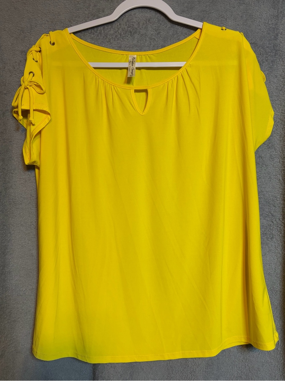 PerSeption Concept Bright Yellow Short Sleeve Keyhole Top